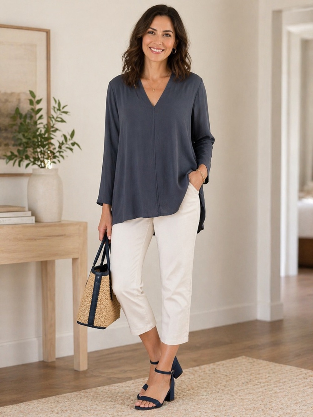 NWOT Chico's Navy V-Neck Tunic Top Silky Feel Size 3 with Longer Hem in Back